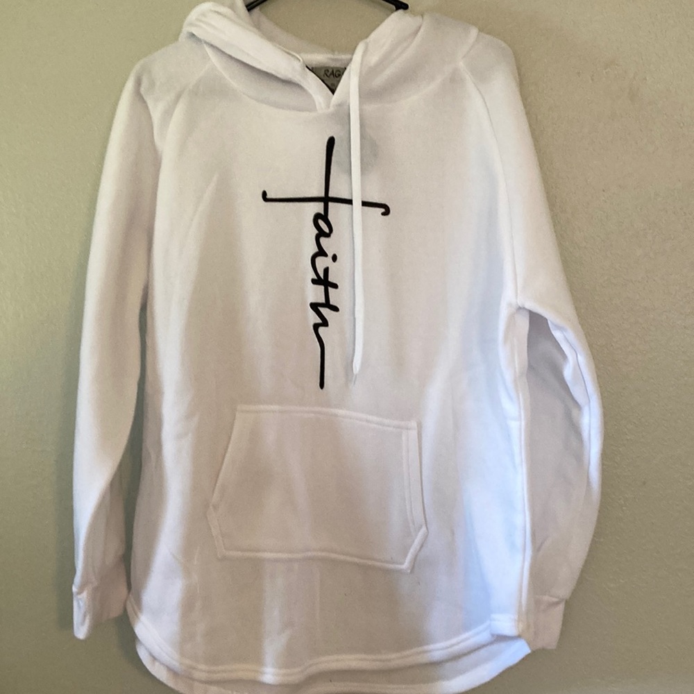 Womens faith sweatshirt says sz 3xl more like a 1 xlg